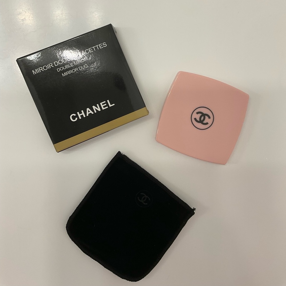 NIB CHANEL Pink Compact Mirror with Black Pouch - Picture 2 of 3